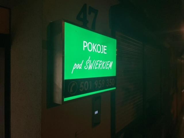 Pokoje Pod Swierkiem Swarzędz Eksteriør billede