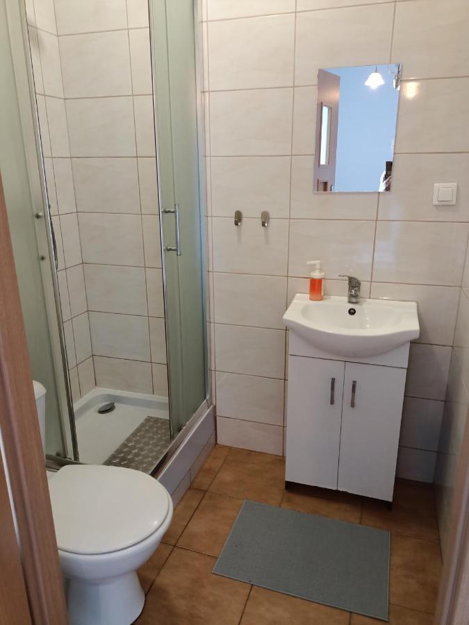 Pokoje Pod Swierkiem Swarzędz Eksteriør billede