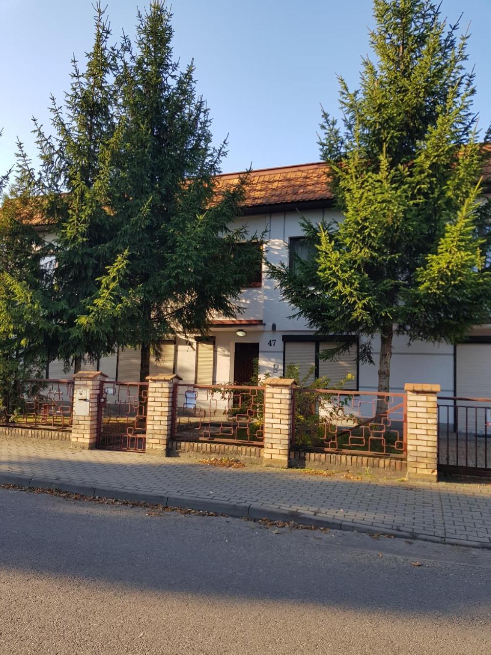 Pokoje Pod Swierkiem Swarzędz Eksteriør billede